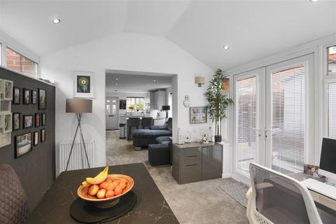 20 Abbots Close, Kettering, NN15 6GZ