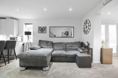 20 Abbots Close, Kettering, NN15 6GZ