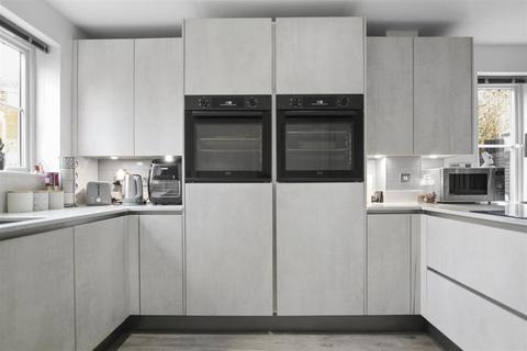 20 Abbots Close, Kettering, NN15 6GZ
