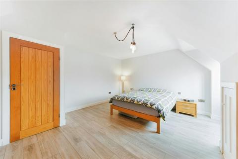3 bedroom maisonette for sale, Coombe Lane, West Wimbledon SW20