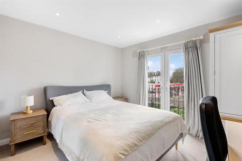 42 Hamilton Road, London, SW19 1JF