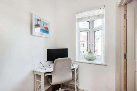81 Carlton Park Avenue, London, SW20 8BJ