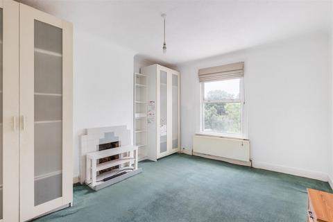47 Melbourne Road, London, SW19 3BB