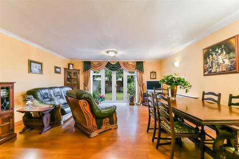 11 Rectory Close, London, SW20 9DQ