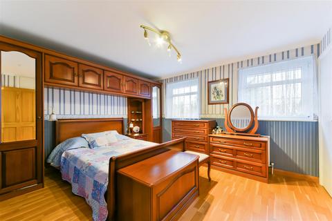11 Rectory Close, London, SW20 9DQ