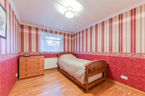 11 Rectory Close, London, SW20 9DQ