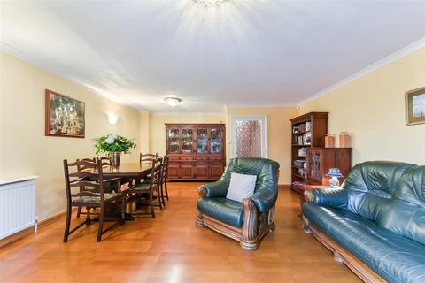 11 Rectory Close, London, SW20 9DQ