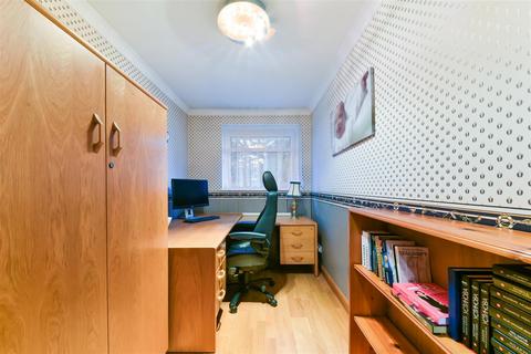 11 Rectory Close, London, SW20 9DQ