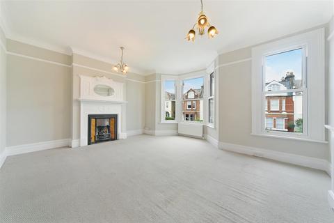 Flat 3, 4 Woodside, London, SW19 7AR