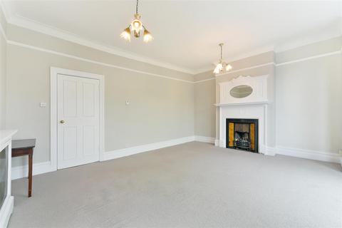 Flat 3, 4 Woodside, London, SW19 7AR
