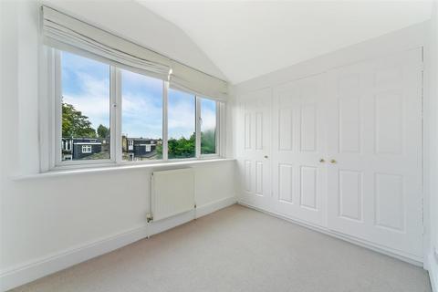 Flat 3, 4 Woodside, London, SW19 7AR