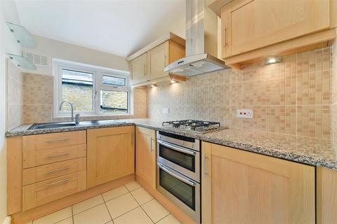 Flat 3, 4 Woodside, London, SW19 7AR