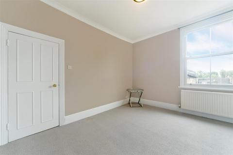 Flat 3, 4 Woodside, London, SW19 7AR