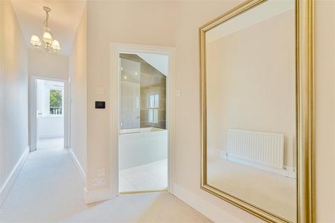 Flat 3, 4 Woodside, London, SW19 7AR