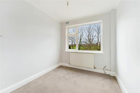 2 bedroom flat for sale, Barnscroft, Raynes Park SW20