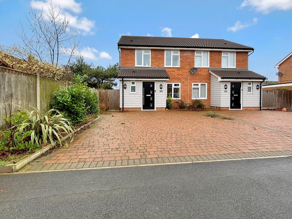 Valfreda Way, Wivenhoe, Colchester, CO7 2 bed semidetached house for