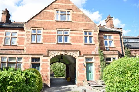 32 Bradshaw Close, London, SW19 8NL