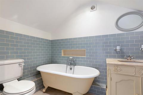 32 Bradshaw Close, London, SW19 8NL