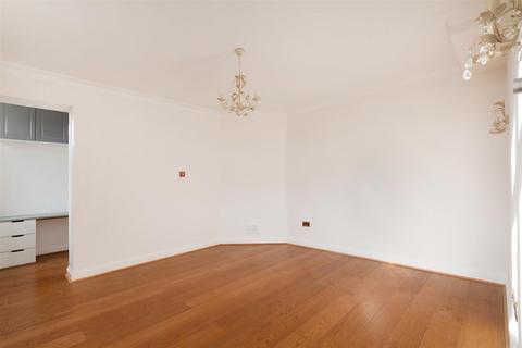 32 Bradshaw Close, London, SW19 8NL