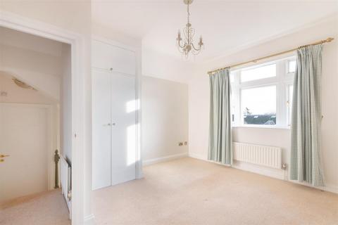 32 Bradshaw Close, London, SW19 8NL
