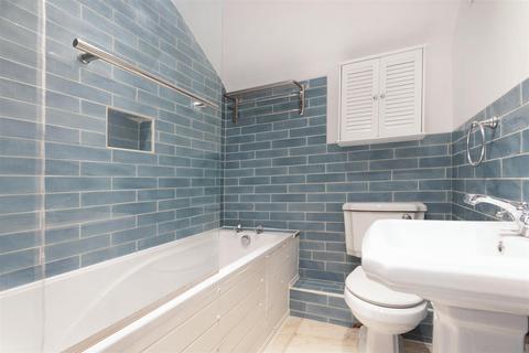 32 Bradshaw Close, London, SW19 8NL