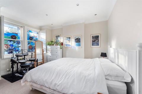 50 Bronson Road, London, SW20 8DY