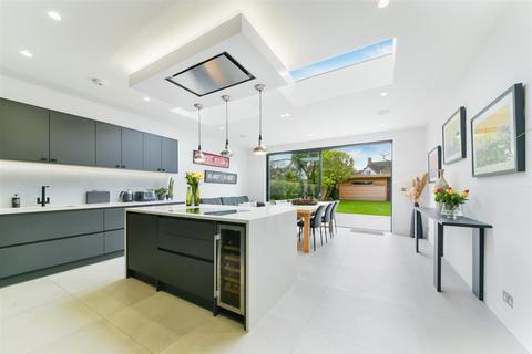 40 Linkway, London, SW20 9AU