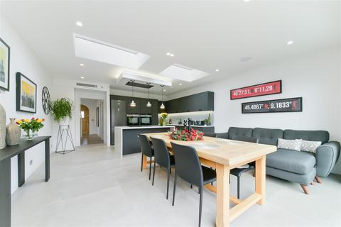 40 Linkway, London, SW20 9AU