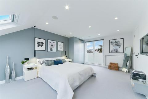 40 Linkway, London, SW20 9AU