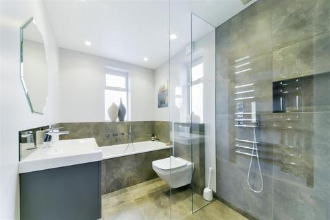 40 Linkway, London, SW20 9AU