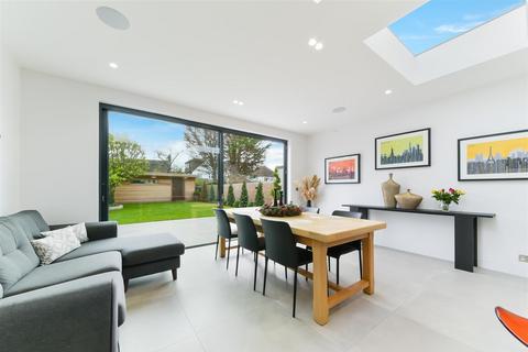 40 Linkway, London, SW20 9AU