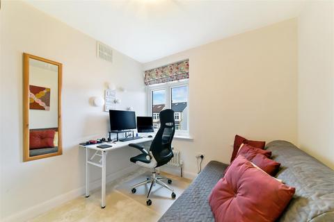 63 Abbott Avenue, London, SW20 8SG