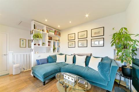 63 Abbott Avenue, London, SW20 8SG