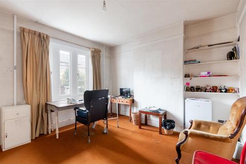 13 Bertram Cottages, London, SW19 1LQ