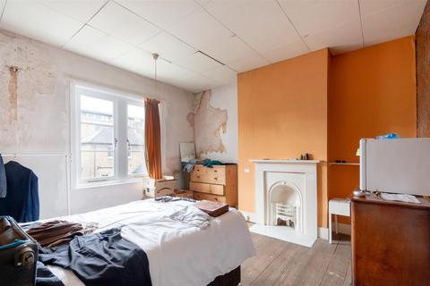 13 Bertram Cottages, London, SW19 1LQ