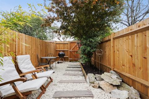 67 Trinity Road, London, SW19 8QZ
