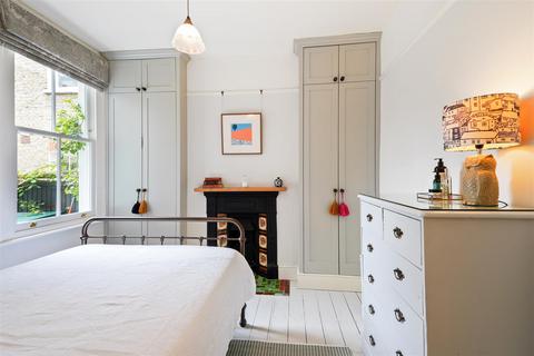 67 Trinity Road, London, SW19 8QZ