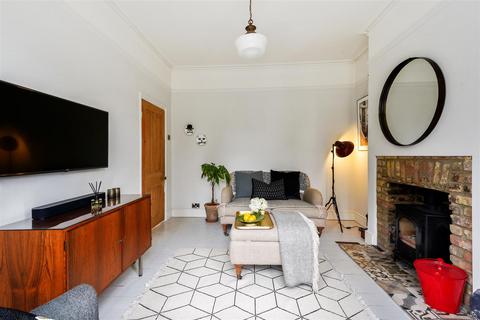 67 Trinity Road, London, SW19 8QZ