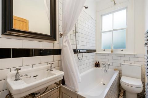 67 Trinity Road, London, SW19 8QZ