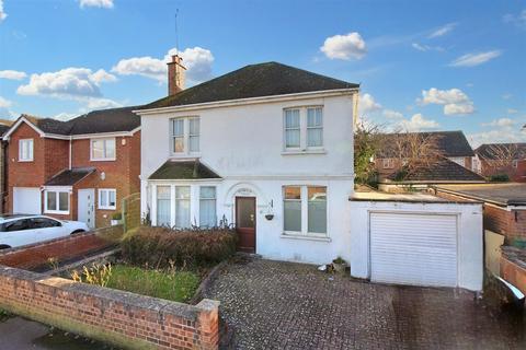 4 bedroom detached house for sale, Madeley Road, Aylesbury