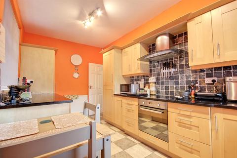 4 bedroom semi-detached house for sale, Hall Road, Hull