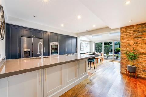 16 Berrylands, London, SW20 9HD