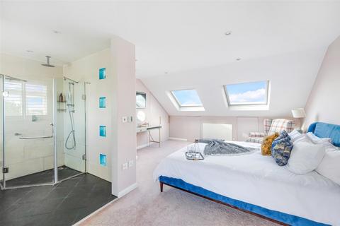16 Berrylands, London, SW20 9HD