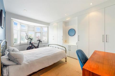 16 Berrylands, London, SW20 9HD