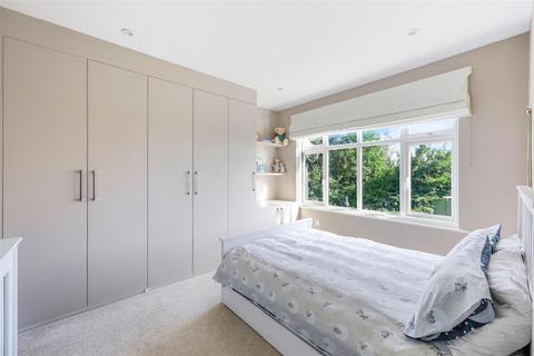 16 Berrylands, London, SW20 9HD