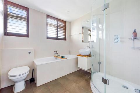 16 Berrylands, London, SW20 9HD