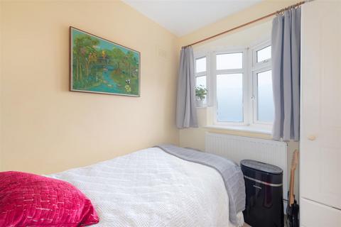 77 Beverley Way, London, SW20 0AW