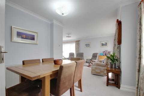 162 Alinora Crescent, Goring By Sea, Worthing, BN12 4HW