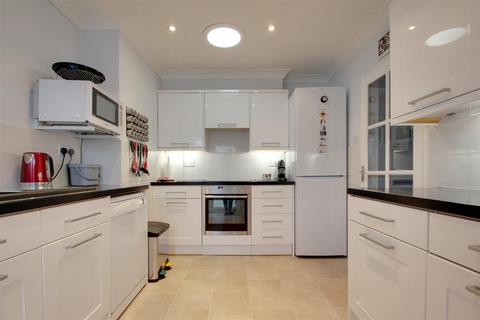 162 Alinora Crescent, Goring By Sea, Worthing, BN12 4HW