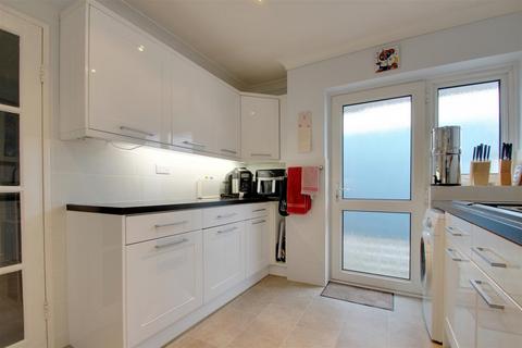 162 Alinora Crescent, Goring By Sea, Worthing, BN12 4HW